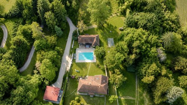 Propriété en Harmonie entre Nature et Élégance
