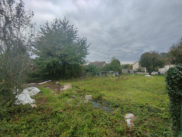 JOLI TERRAIN A BATIR CLOS, PLAT ET VIABILISE DE 770 M² ENVIRON SUR 16 ML DE FACADE A GOINCOURT Goincourt (60000)