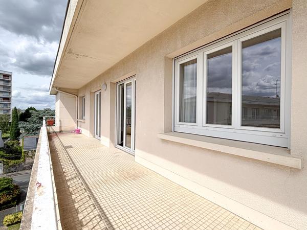 Appartement 5 pièces à vendre - Dernier étage avec terrasse à Angers, secteur Les Justices