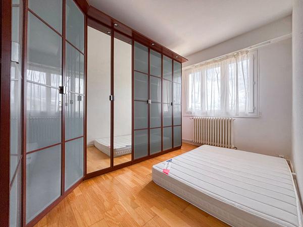Appartement 5 pièces à vendre - Dernier étage avec terrasse à Angers, secteur Les Justices