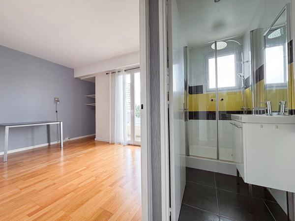 Appartement 5 pièces à vendre - Dernier étage avec terrasse à Angers, secteur Les Justices