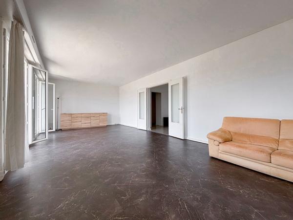 Appartement 5 pièces à vendre - Dernier étage avec terrasse à Angers, secteur Les Justices