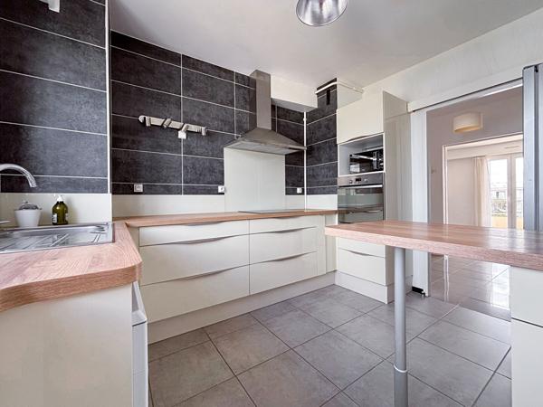 Appartement 5 pièces à vendre - Dernier étage avec terrasse à Angers, secteur Les Justices