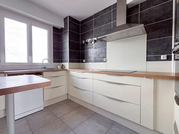 Appartement 5 pièces à vendre - Dernier étage avec terrasse à Angers, secteur Les Justices