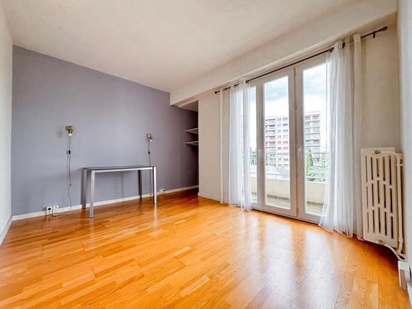 Appartement 5 pièces à vendre - Dernier étage avec terrasse à Angers, secteur Les Justices