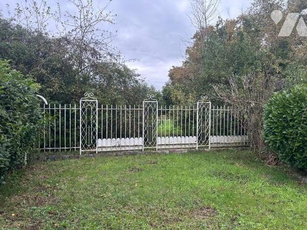 A vendre à Eysines (33320), quartier Migron, une maison de type T5, de 110m², comprenant sur 2 ...