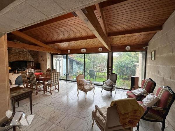 A vendre à Eysines (33320), quartier Migron, une maison de type T5, de 110m², comprenant sur 2 ...