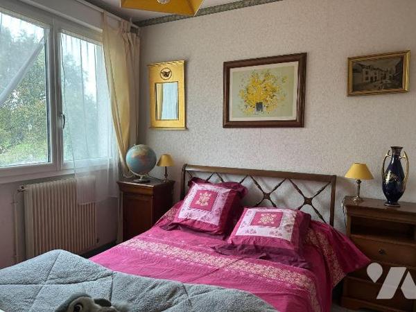 A vendre à Eysines (33320), quartier Migron, une maison de type T5, de 110m², comprenant sur 2 ...