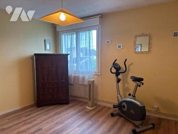 A vendre à Eysines (33320), quartier Migron, une maison de type T5, de 110m², comprenant sur 2 ...