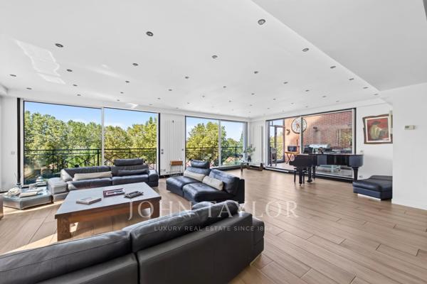 Maison familiale climatisée de 380 m² avec piscine intérieure, terrasses et vues dégagées