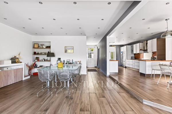 Maison familiale climatisée de 380 m² avec piscine intérieure, terrasses et vues dégagées
