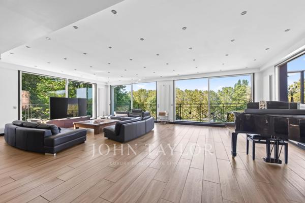 Maison familiale climatisée de 380 m² avec piscine intérieure, terrasses et vues dégagées