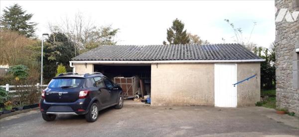 MAISON EN PIERRES STE CROIX HAGUE TROIS CHAMBRES + GARAGES + DEPENDANCE + JARDIN AUTOUR