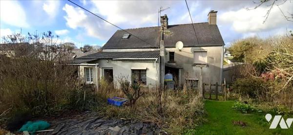 MAISON EN PIERRES STE CROIX HAGUE TROIS CHAMBRES + GARAGES + DEPENDANCE + JARDIN AUTOUR