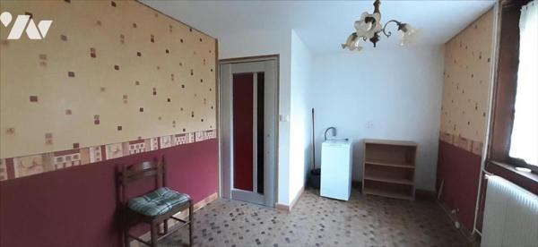 MAISON EN PIERRES STE CROIX HAGUE TROIS CHAMBRES + GARAGES + DEPENDANCE + JARDIN AUTOUR