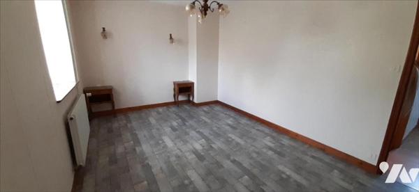 MAISON EN PIERRES STE CROIX HAGUE TROIS CHAMBRES + GARAGES + DEPENDANCE + JARDIN AUTOUR