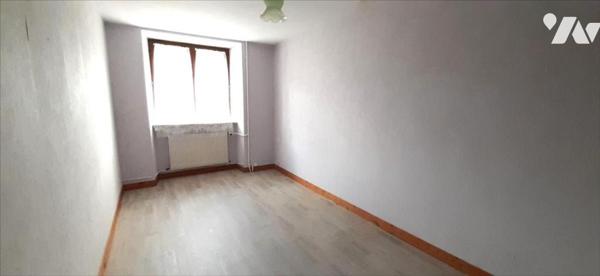 MAISON EN PIERRES STE CROIX HAGUE TROIS CHAMBRES + GARAGES + DEPENDANCE + JARDIN AUTOUR