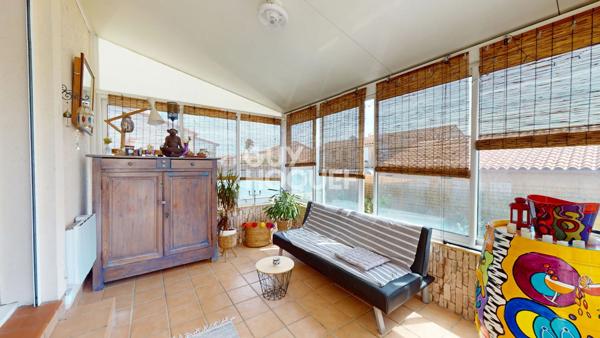 Maison de plain-pied 3 faces avec véranda et garage - Secteur très calme et recherché.