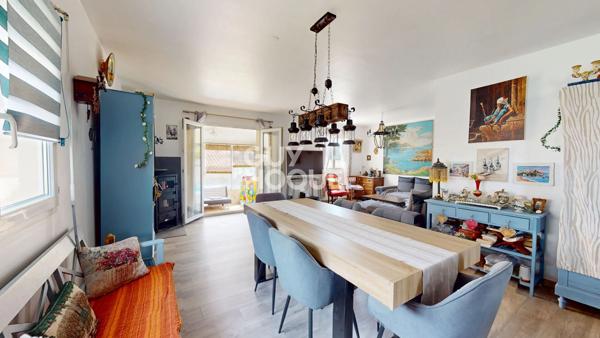 Maison de plain-pied 3 faces avec véranda et garage - Secteur très calme et recherché.