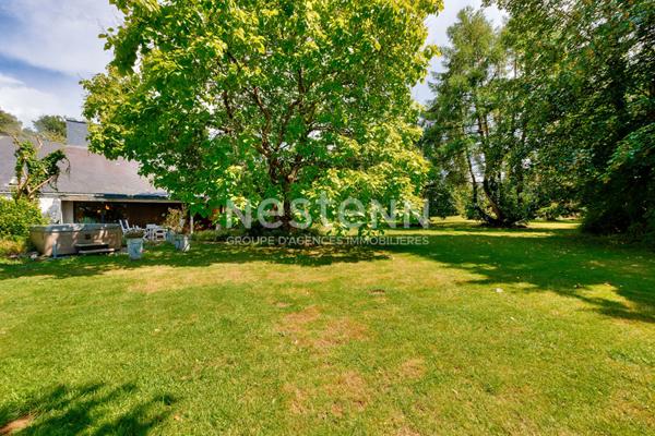Charmante maison d'architecte sur un superbe terrain de 1,2 hectare à Plémet