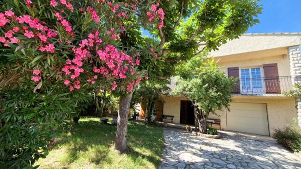 AVIGNON  Maison familiale  6 pièces  169 m²    339 000