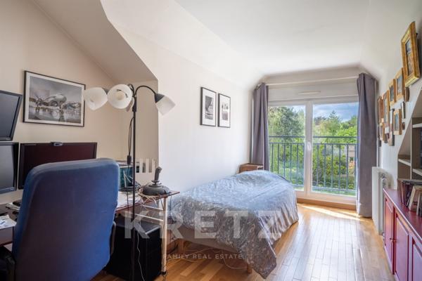 Maison de 218m2 - 5 chambres - Très fonctionnelle -  1 295 000 €