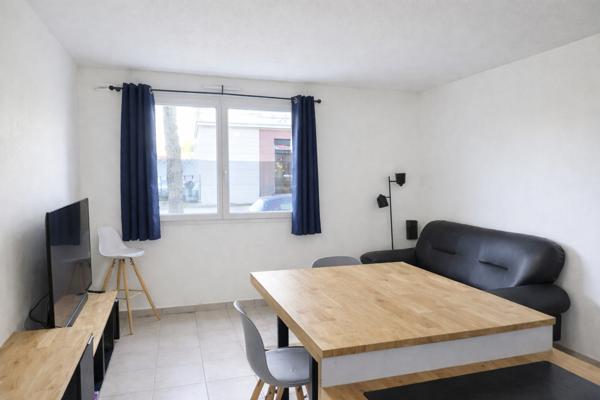 À vendre : Charmant appartement de 2 pièces avec garage à Décines