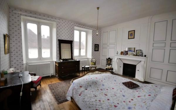 Maison à vendre    6 pièces •  Saint-Yrieix-la-Perche