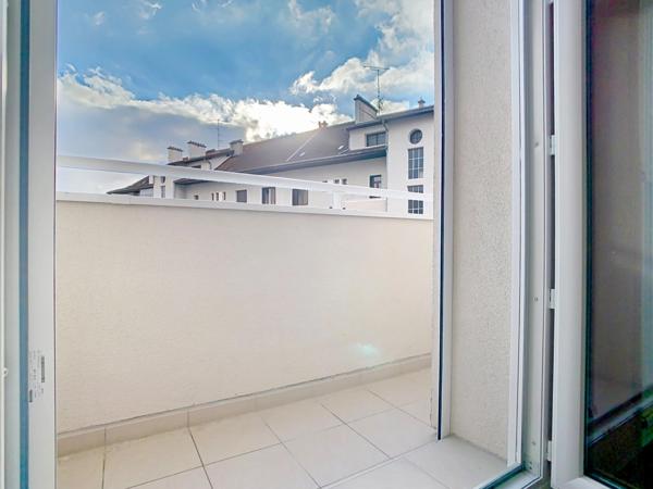 À louer — Appartement T3 de 48,59 m² — Dernier étage — Annecy (Parc des Sports/romains)