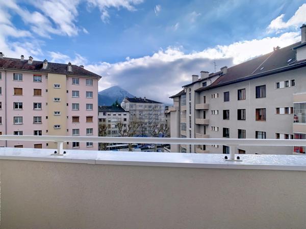 À louer — Appartement T3 de 48,59 m² — Dernier étage — Annecy (Parc des Sports/romains)