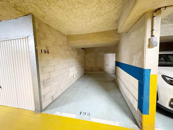 HYERES Centre ville - Appartement loué de type 2 - Cave - Parking