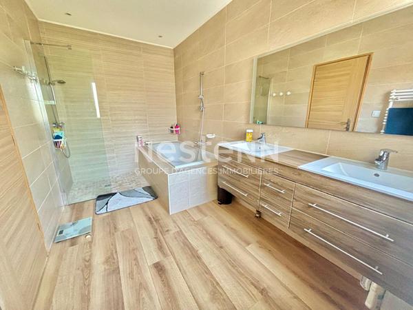 Nestenn Igny - Villa contemporaine BBC 265 m² Verrières-le-Buisson - 6 chambres - Géothermie - DPE A - Sous-sol total - Terrain 921 m² piscinable - Proche RER B Massy
