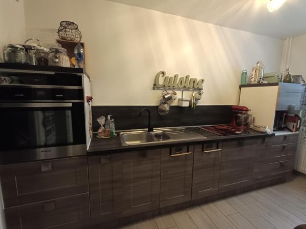 Très Bel Appartement Entièrement Rénové Proche Université et Gare RER