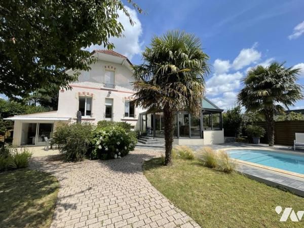 Ensemble Immobilier composé d'une maison des années 30, garage 60 m² et un atelier 100m²