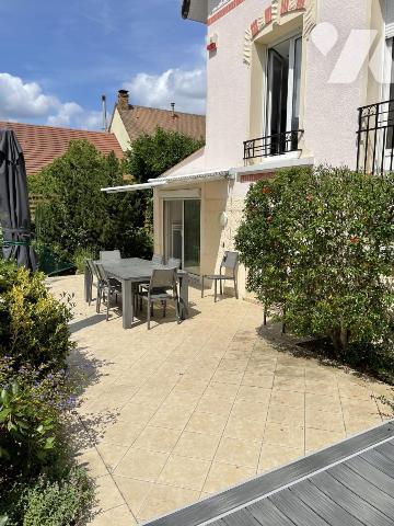 Ensemble Immobilier composé d'une maison des années 30, garage 60 m² et un atelier 100m²