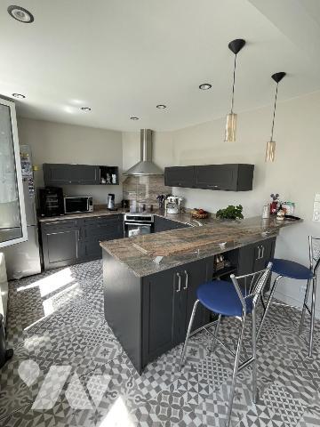 Ensemble Immobilier composé d'une maison des années 30, garage 60 m² et un atelier 100m²