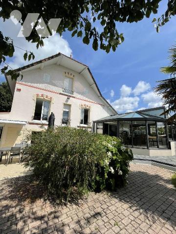 Ensemble Immobilier composé d'une maison des années 30, garage 60 m² et un atelier 100m²