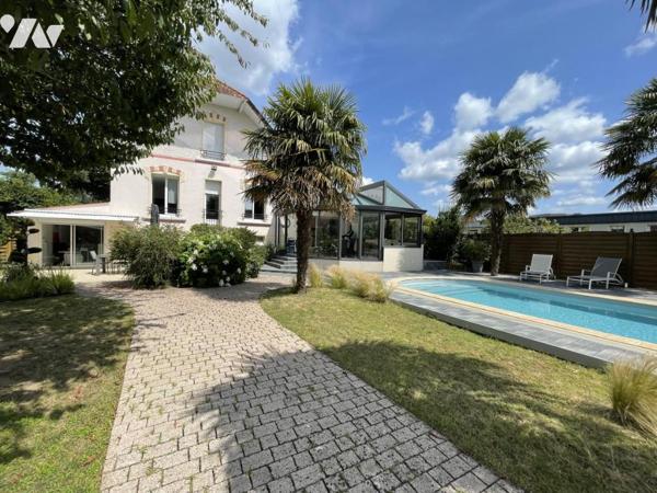 Ensemble Immobilier composé d'une maison des années 30, garage 60 m² et un atelier 100m²