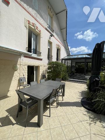 Ensemble Immobilier composé d'une maison des années 30, garage 60 m² et un atelier 100m²