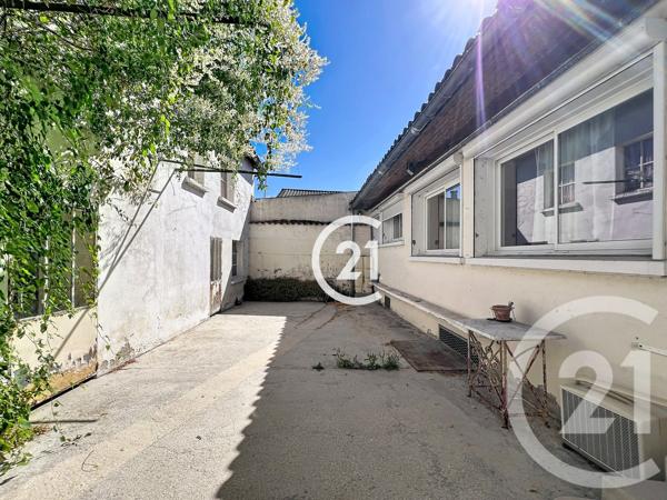 Maison à vendre  10 pièces - 134 m 2   COGNAC  - 16