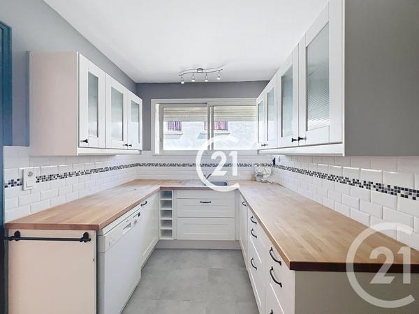Maison à vendre  10 pièces - 134 m 2   COGNAC  - 16