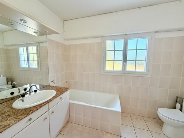 Maison
         5 pièces
        - 130 m² 899 000 € *