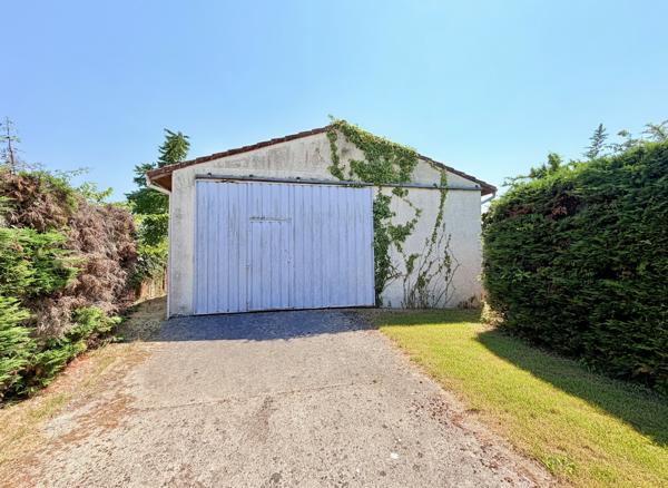Maison
         5 pièces
        - 130 m² 899 000 € *