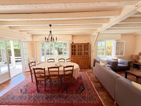 Maison
         5 pièces
        - 130 m² 899 000 € *