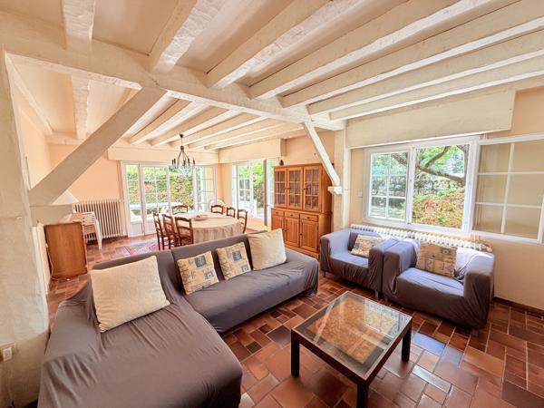 Maison
         5 pièces
        - 130 m² 899 000 € *
