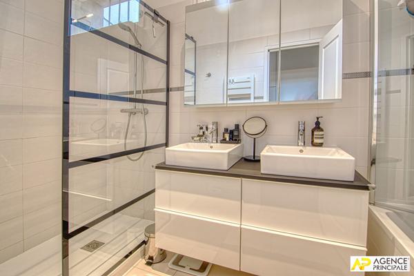 Versailles Ermitage Appartement duplex 4 pièces 91 m² au sol 2ème et dernier étage €699 000 ** - Référence 25948