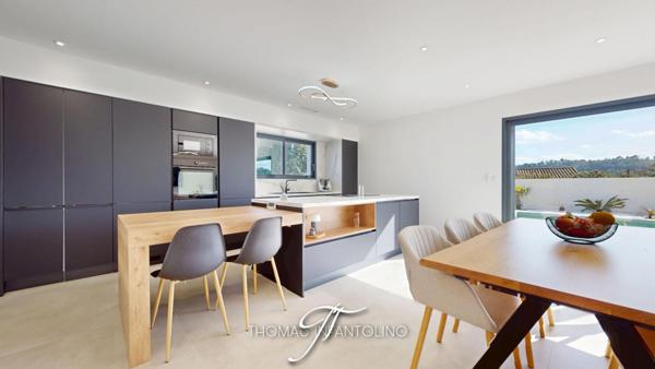 EN EXCLUSIVITE - PLAIN PIED - 4 CHAMBRES - PISCINE - GARAGE