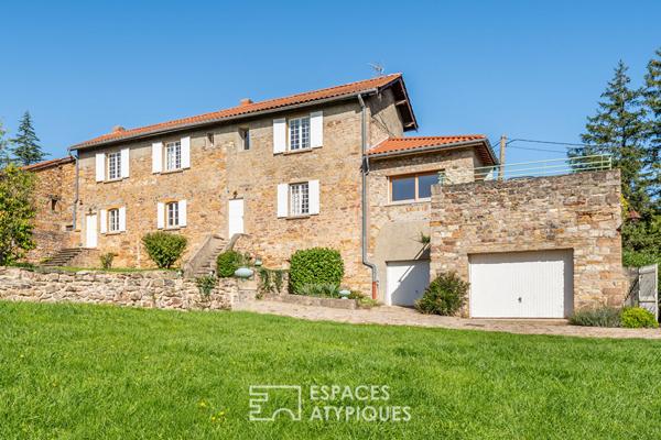 Maison de famille, en pierre, avec vue