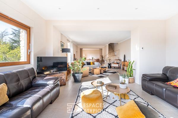 Maison de famille, en pierre, avec vue