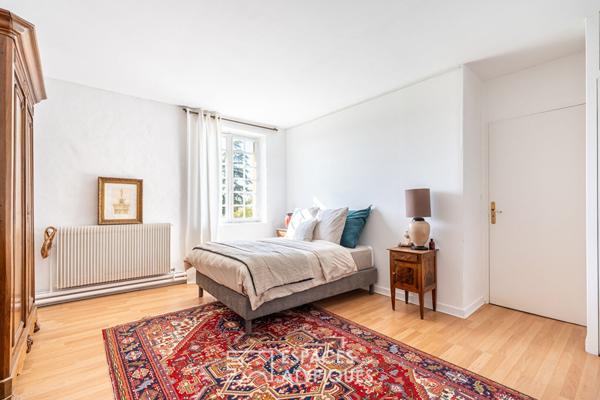 Maison de famille, en pierre, avec vue